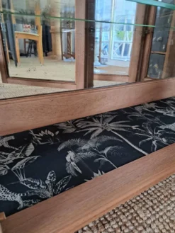 Vitrine vintage en bois clair