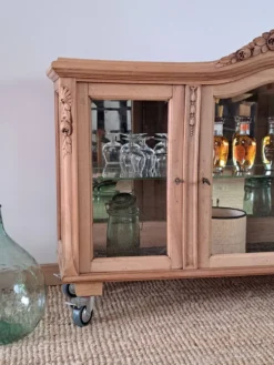 Vitrine vintage en bois clair