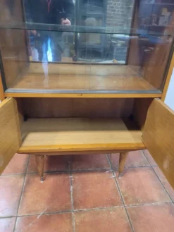 Vitrine vintage en chêne des années 60