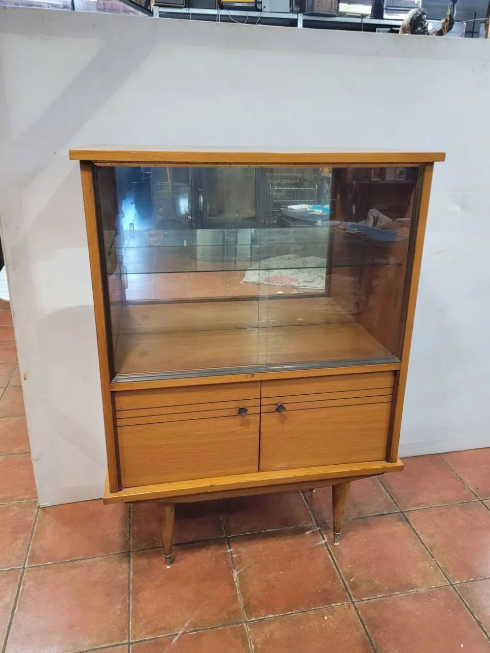 Vitrine vintage en chêne des années 60