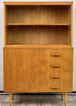 Vitrine vintage, UP závody, années 1960, Tchécoslovaquie