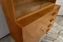 Vitrine vintage, UP závody, années 1960, Tchécoslovaquie
