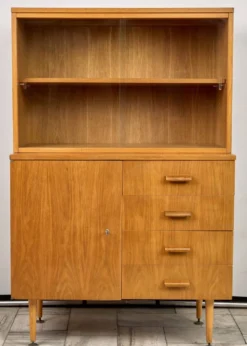 Vitrine vintage, UP závody, années 1960, Tchécoslovaquie