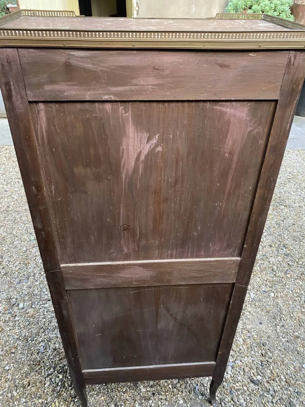 Vitrine XIX/ XX en acajou, plateau marbre et côtés vitrés
