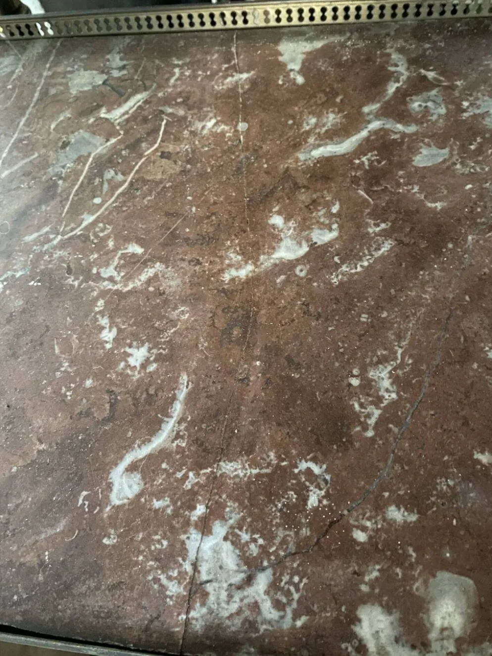Vitrine XIX/ XX en acajou, plateau marbre et côtés vitrés