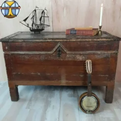 Véritable coffre en chêne antique du 19e siècle, grand coffre à couvertures/trésor.