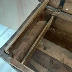 Véritable coffre en chêne antique du 19e siècle, grand coffre à couvertures/trésor.