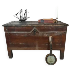Véritable coffre en chêne antique du 19e siècle, grand coffre à couvertures/trésor.