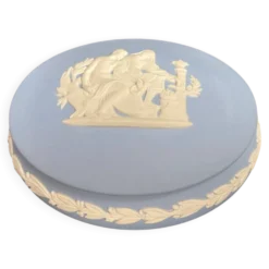 Wedgwood, bonbonnière jaspe bleu décor antique XXème