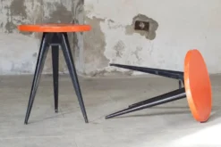 Xavier Pauchard - Deux tables rondes de bistro Tolix métal 1960