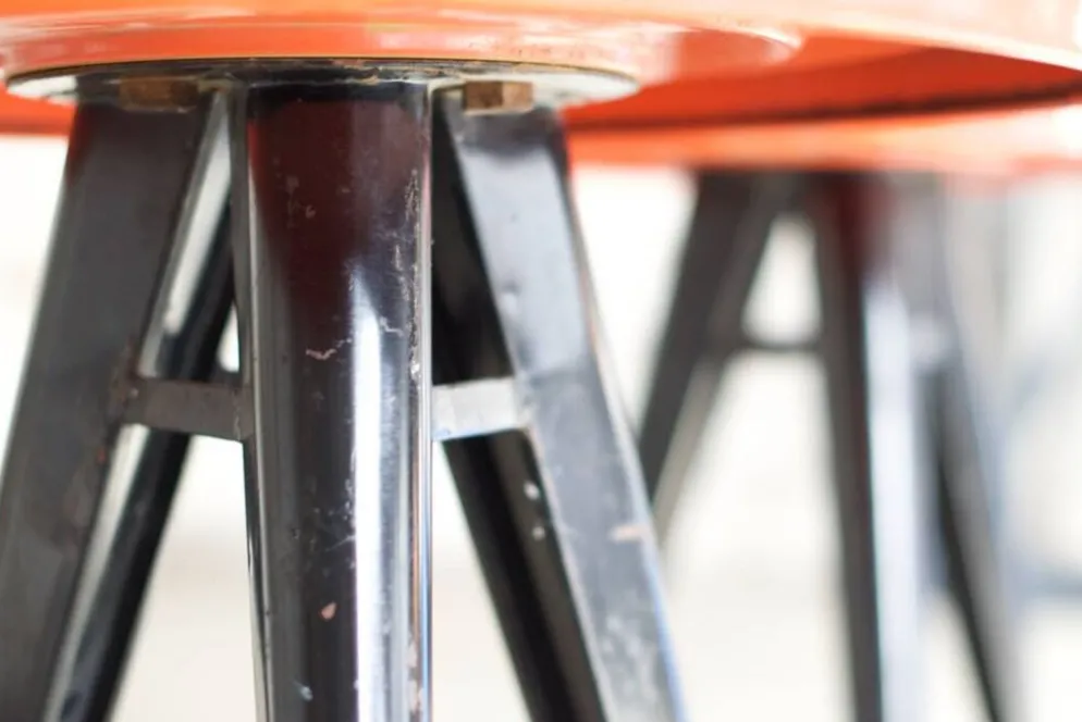 Xavier Pauchard - Deux tables rondes de bistro Tolix métal 1960