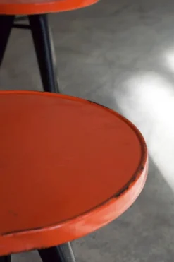 Xavier Pauchard - Deux tables rondes de bistro Tolix métal 1960