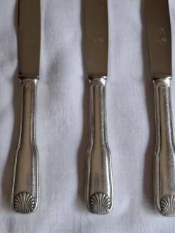 2x7 couteaux modèle Coquille ou Vendôme métal argenté/inox