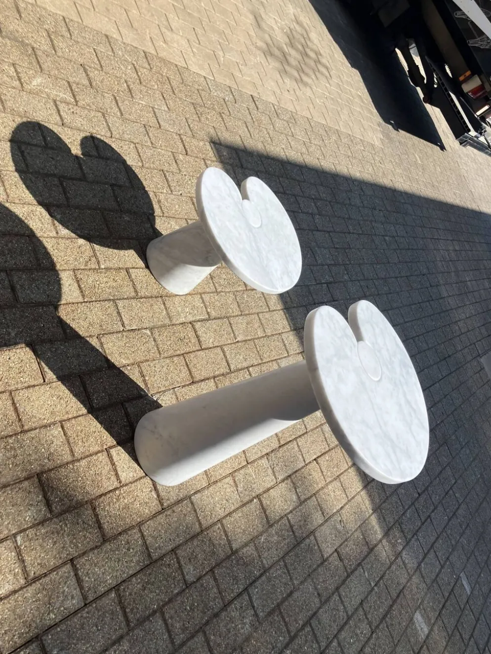 2x Eros Side table Angelo Mangiarotti Carrara marmer Nieuwstaat!